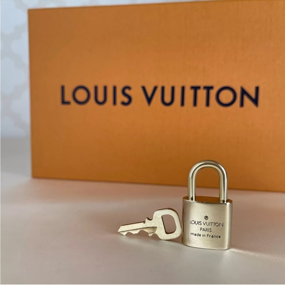 Authentic LV Gold Lock/Key #313, Authentic LV Box & Unbranded Chain 💛🧡 - Picture 6 of 10